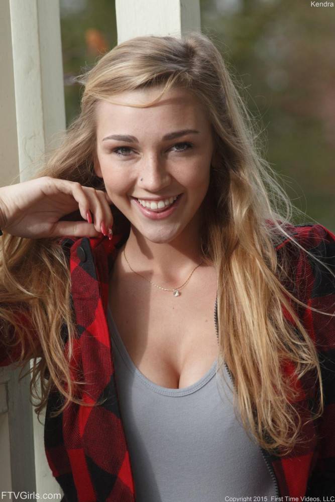 Playful Blonde Kendra Sunderland Takes Jeans Down And Shows Nude Bottom Outdoor - #10