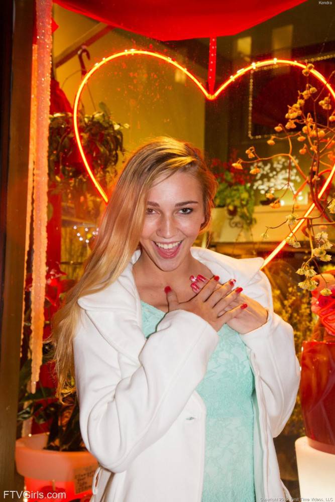 Excited Babe Kendra Sunderland Is Playing With Her Big Semi Spheres Down The Blouse - #10