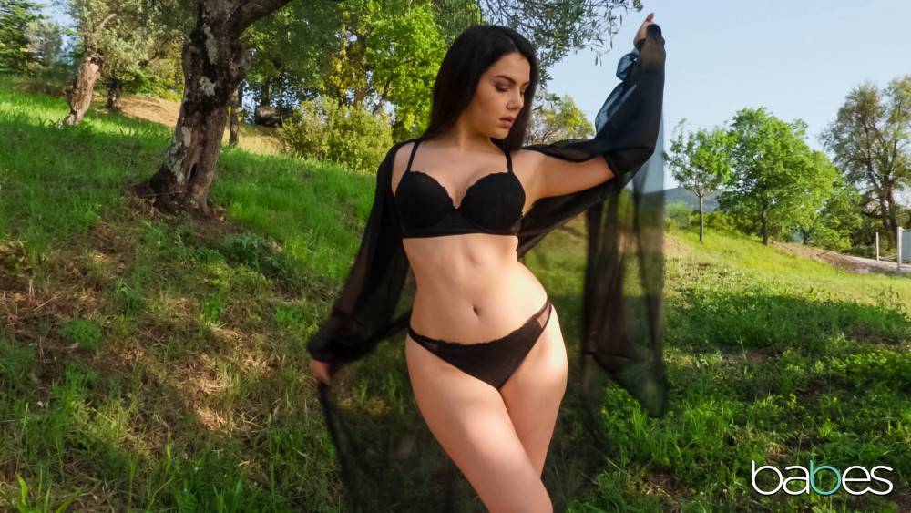 Italian Beauty Valentina Nappi Masturbates Outdoors - #4
