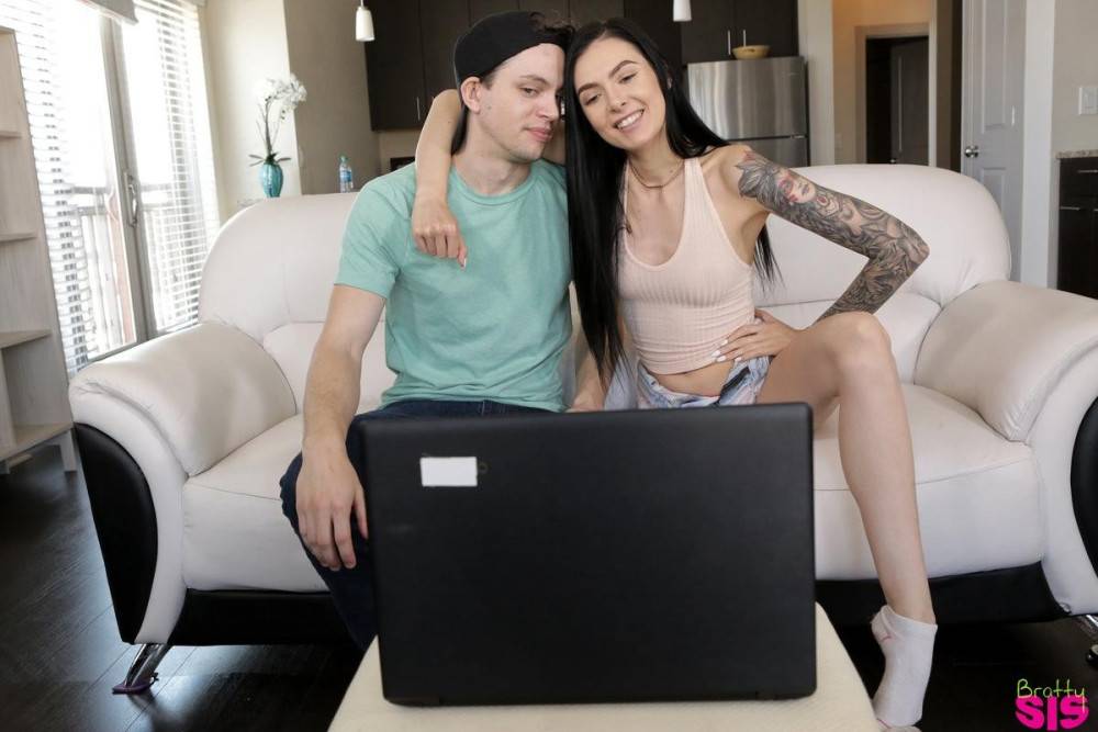 Teen porn star marley brinx takes her stepbrother's big load - #2