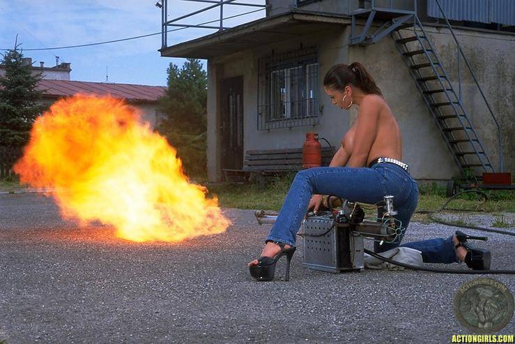 Huge Breasted Brunette Veronica Zemanova In Blue Jeans Loves To Play With Fire - #4