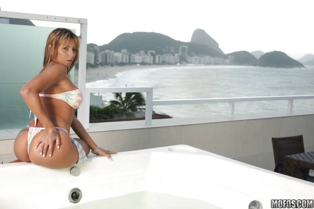 Inviting brazilian milf Suzy Anderson revealing big titties and butt in bath - #1