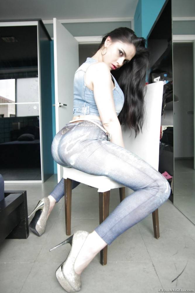 Charming latin brunette Marta La Croft in jeans revealing big tits and sexy ass - #1