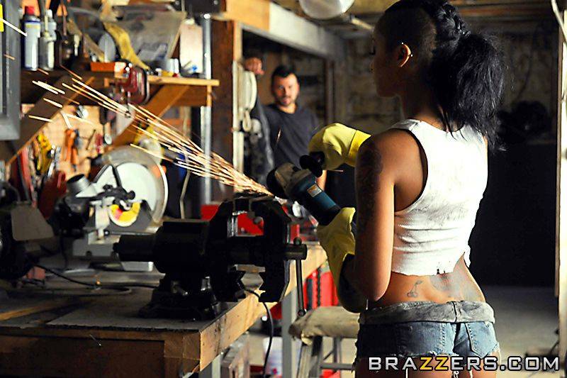 Skinny Ebony Chick Skin Diamond Gets Her Tight Pussy Drilled By White Dick In A Garage - #12