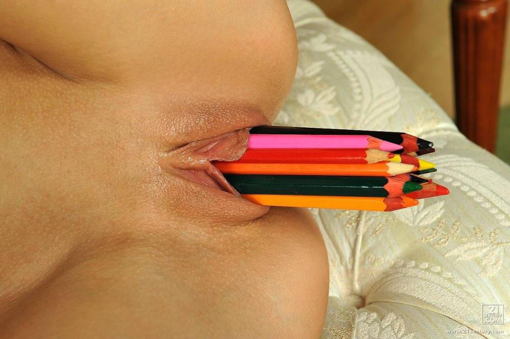 Sinead Gets Naked Before She Inserts Ten Color Pencils In Her Flexible Pussy - #12