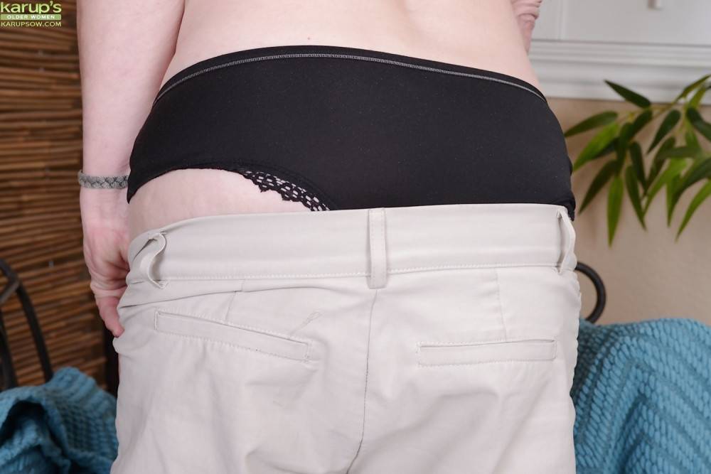 Superb mature Anna in hot undies reveals her butt and spreads her legs | Photo: 8549689