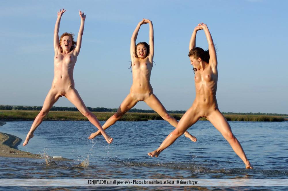 Hot Lesbian Babes Yara A, Mari B And Uma B Love To Pose Nude In The Ocean. - #12