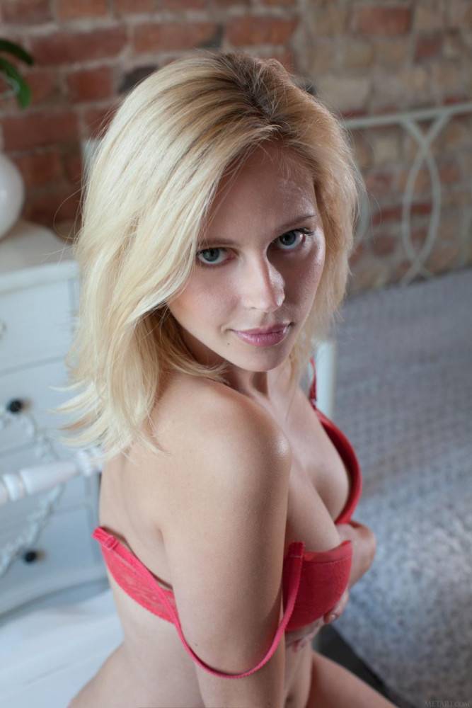Hot Blonde Skarlett Goes Softcore To Strip Naked And Show Her Dreamy Body Made In Heaven. - #5
