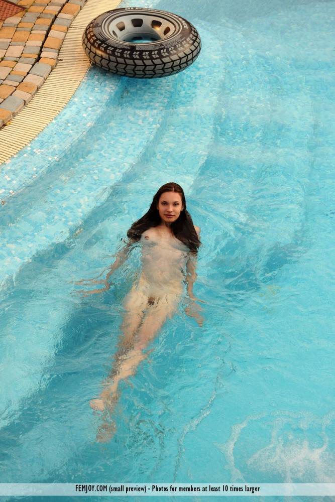 Sweet Looking Chippy Lucie L Entertains Absolutely Naked In The Swimming Pool - #11