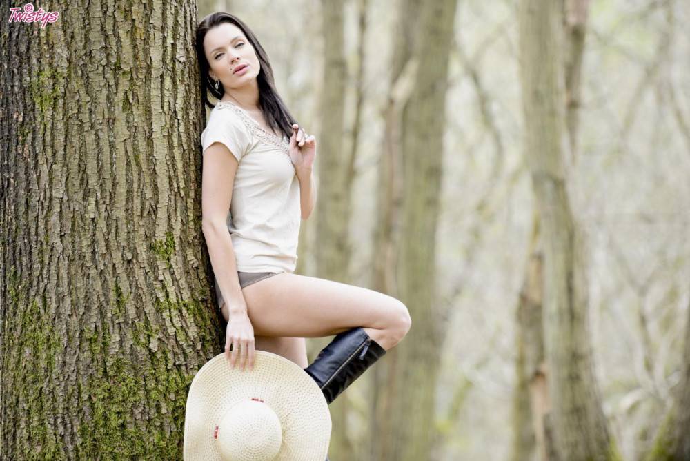 Busty Babe Kyla Fox Is Widely Stretching Outdoor Posing In Nothing But Leather Boot And Hat | Photo: 8670761