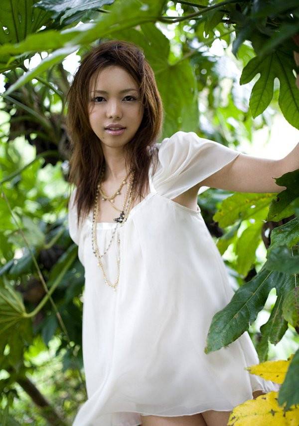 Hot And Sexy Brunette Chick From Japan Yura Aikawa Is Sexily Posing Outdoors Under The Tree - #1