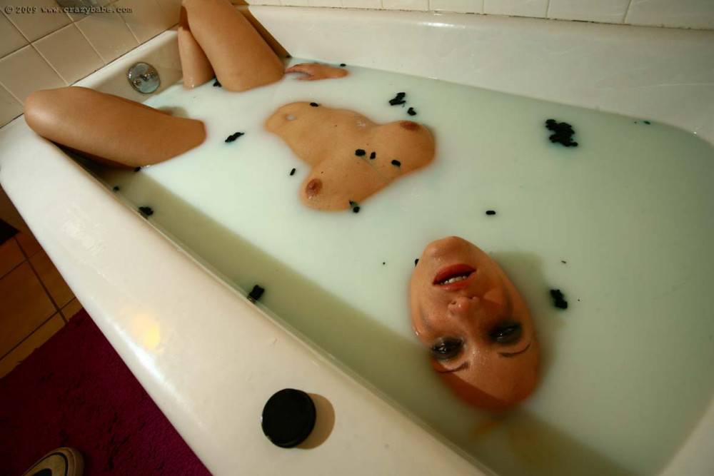 Fair Haired Porn Babe Kimberly Kane Shows Her Seductive Body And Takes A Milk Bath - #11