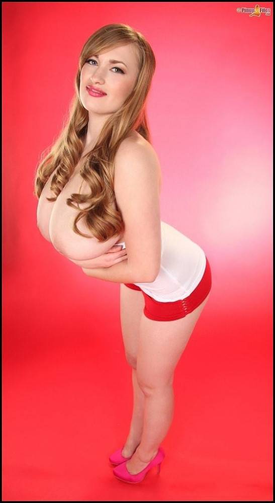 Peachy british redhead Sara Willis in sexy sexy undies | Photo: 8708366