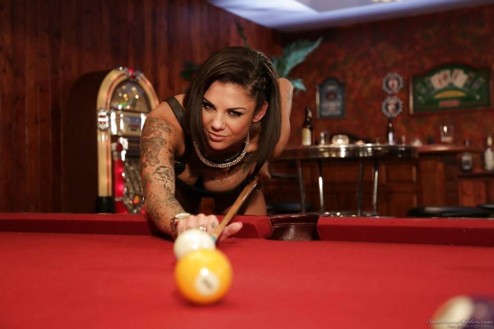 Excellent american cutie Bonnie Rotten baring big hooters and butt - #4