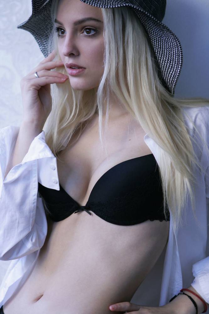 Hot blond youthful Kira W in sexy posing on camera - #5