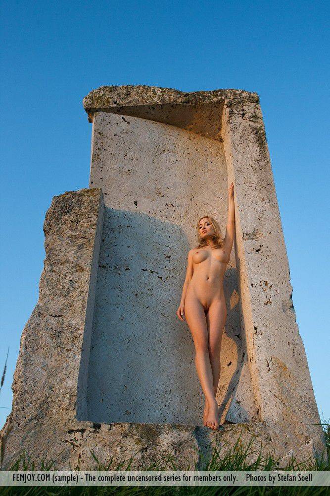 The Seducing Blonde Teaser Lia May Looks Like The Beautiful Statue Staying Nude Outdoor - #3