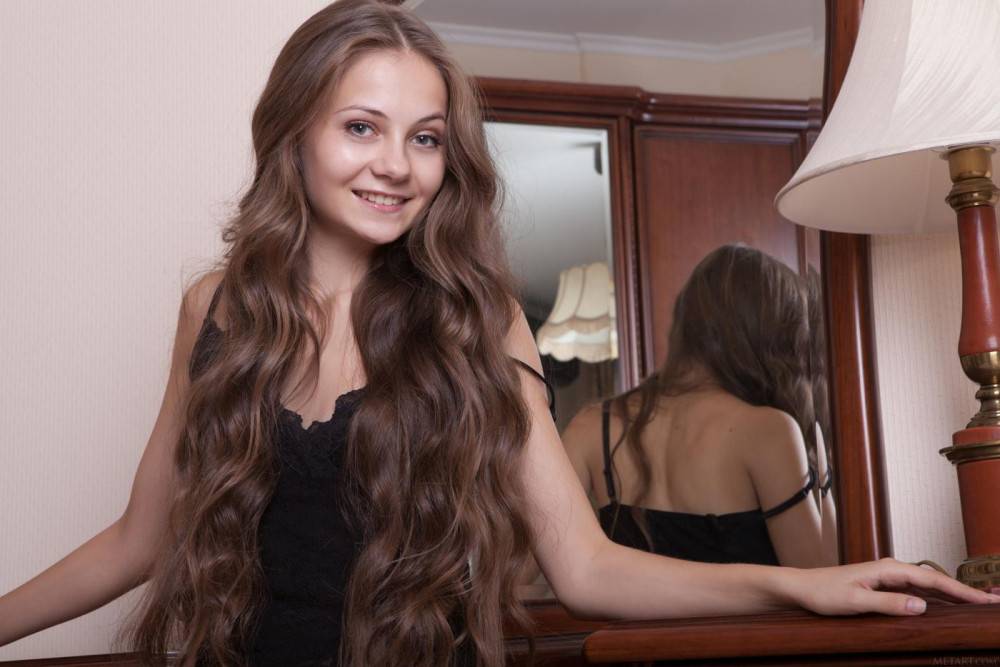 Natural Brunette Teen With The Longest Hair Ever Ennu A Poses Naked And Spreads Her Legs - #8