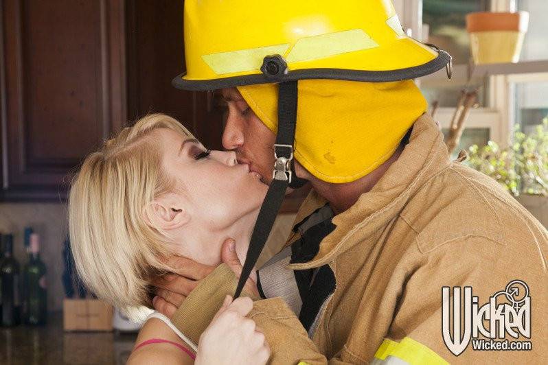 Licentious Blonde Ash Hollywood Seduces The Fireman Into Hard Oral And Hardcore Fuck - #3