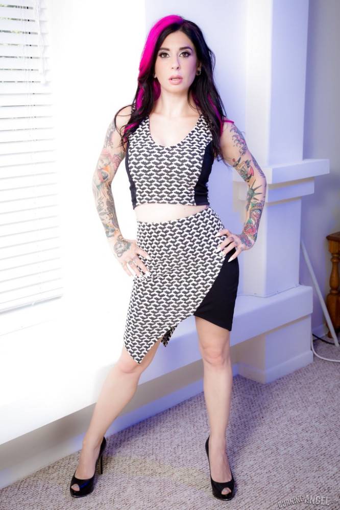 Superb american milf Joanna Angel in lingerie likes foot fetish - #4