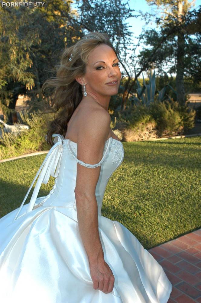 Busty MILF Skank Shayla Laveaux Gets Married And Bangs The Limo Driver In Her Wedding Dress - #8