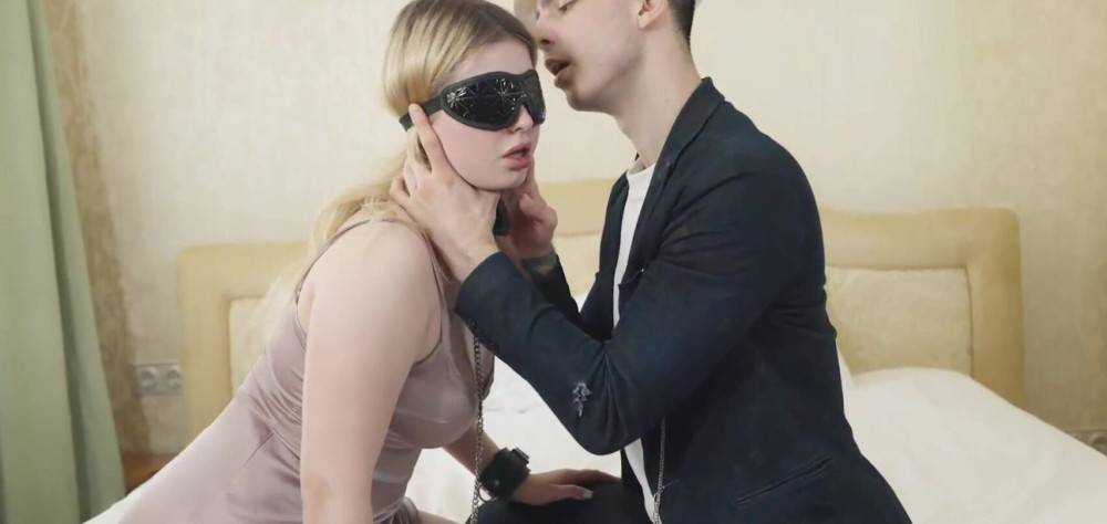 blindfold cuckold turns into her first DP sex | Photo: 8817921