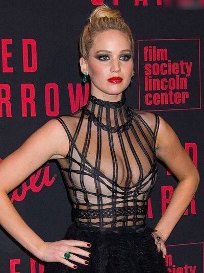 jenniferlawrence_ queen_jewels - #4