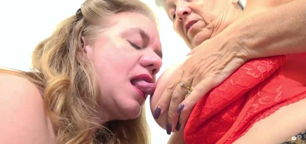 AGEDLOVE Two old lesbians play with each other's labia - #3