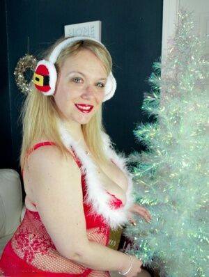 Big titted overweight blonde Sindy Bust sports red lips at Xmas in lingerie on pornstar6.com