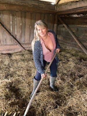 Overweight amateur Sweet Susi strips naked while forking hay in a mow on pornstar6.com