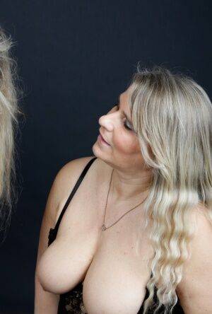 Older blonde Sweet Susi and her girlfriend take turns sucking on a penis on pornstar6.com