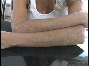 Amateur female Lori Anderson displays her really hairy arms on pornstar6.com