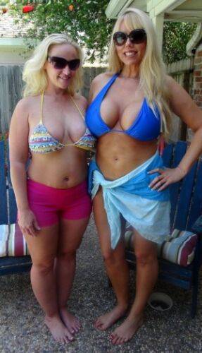Blonde women Karen Fisher and Dee Siren loose their big tits from bikini tops on pornstar6.com