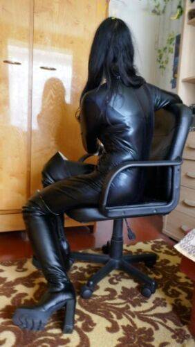 Amateur model poses in a leather cat suit paired with shades and boots on pornstar6.com