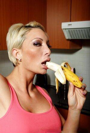 Tight pornstar Pearl Diamond eating a banana and posing naked in a kitchen on pornstar6.com