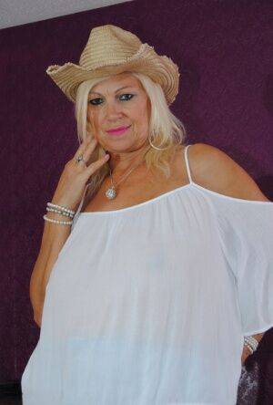 Mature plumper does a striptease wearing a straw cowgirl hat on pornstar6.com