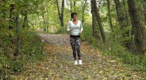 Female jogger Gabriellla Gucci pulls down her leggings for a pee in the woods on pornstar6.com