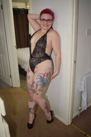 Tattooed amateur Mollie Foxxx models black lingerie with her glasses on on pornstar6.com