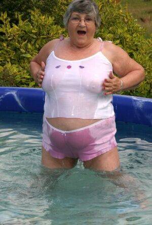 Overweight UK nan Grandma Libby exposes her boobs in a backyard swimming pool - Britain on pornstar6.com