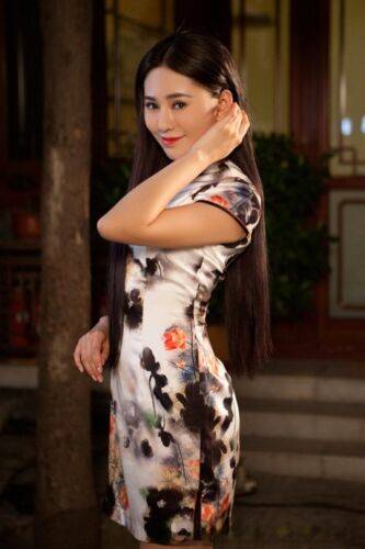 Brunette Asian girl Wu Muxi strips short dress to model nice ass & tits naked - China on pornstar6.com