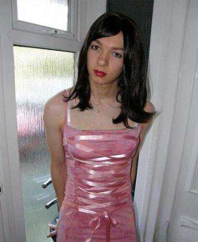 Petite TGirl showing off that slender body of hers in a pink dress on pornstar6.com