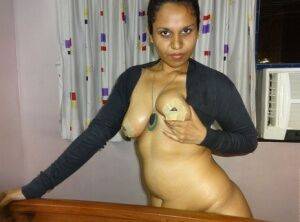 Fat Indian chick flaunts her big boobs during a live webcam show - India on pornstar6.com