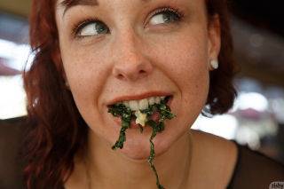 Girlfriend tastes la kale on pornstar6.com