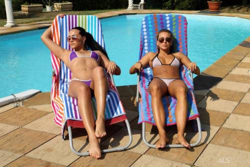 Ana Rose & Whitney Conroy In Sun And Splendor on pornstar6.com