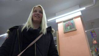 The girl with the handbag likes to swallow - Czech Republic on pornstar6.com
