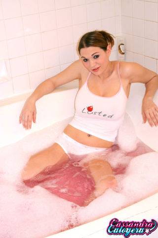 Cassandra calogera taking an erotic hot bubblebath on pornstar6.com