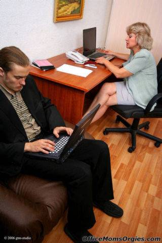 It guy stays in the office and gets seduced by a slutty mature blonde on pornstar6.com