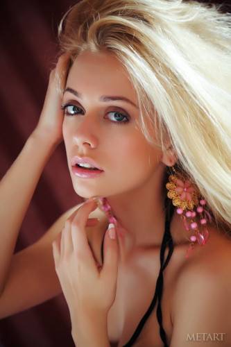 Slender ukrainian blonde teen Jennifer Mackay in hot lingerie in foot fetish show - Ukraine on pornstar6.com