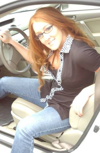 Seductive american redheaded milf Morgan Reigns in tight jeans shows big knockers and jerks off - Usa on pornstar6.com