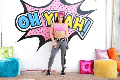 Sylphlike american teen Kimber Woods revealing small tits and hot ass - Usa on pornstar6.com