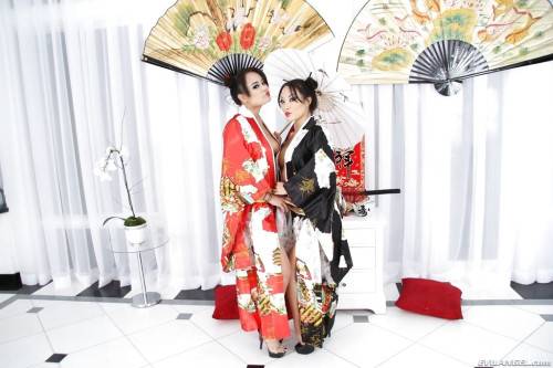 Stunning girls Annie Cruz and Asa Akira reveals hot bodies - Japan on pornstar6.com